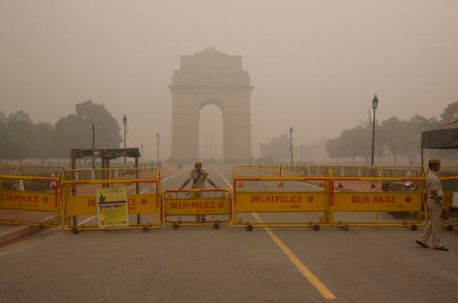 Trucks entry ban in Delhi Air Pollution Schools closed Delhi NCR Construction CAQM Air Pollution: दिल्ली में ट्रकों की 'नो एंट्री', वायु प्रदूषण के कारण CAQM ने लगाई रोक