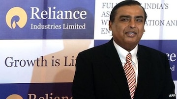 RIL M Cap: रिलायंस इंडस्ट्रीज को इस हफ्ते बड़ा नुकसान, क्या पहले नंबर से खिसक गई सबसे वैल्यूएबल कंपनी