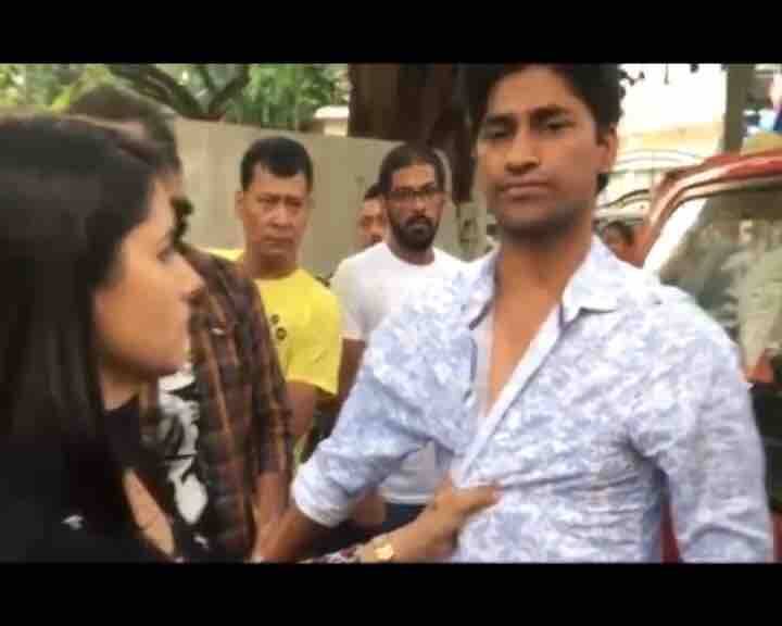 आरोपी पर केस दर्ज हो चुका है लेकिन वह फरार है.
