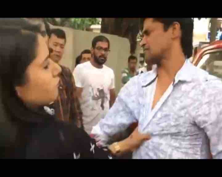 उसे जमकर चांटे जड़े और कबूल करवाया कि उसने ऐसा करने की कोशिश की.