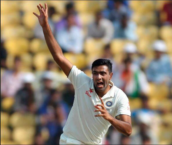 2. आर. अश्विन, टीम इंड़िया के वो खिलाड़ी हैं जिनकी वजह से टीम इंड़िया टेस्ट रैंकिंग में फिर से पहले स्थान पर काबिज हो पाई है. अश्विन ने न्यूजीलैंड के खिलाफ खत्म हुई सीरीज में 27 विकेट लिए थे. इस साल खेले गए टेस्ट मैचों में अश्विन का विकेट लेने का औसत 20 से भी कम रहा है.