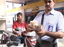 LIVE: खुले पैसे न होने से दिल्ली-गुड़गांव टोल पर जाम, पेट्रोल पंप-अस्पतालों में लगी लाईनें