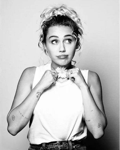 Miley Cyrus-पॉप सिंगर माइली साइरस ने ट्रंप की जीत पर अमेरिका छोड़ देने की बात कही थी. 
