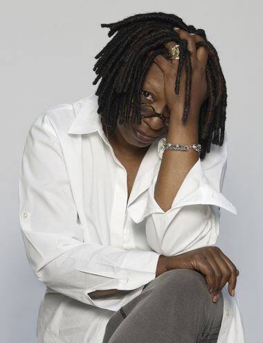 Whoopi Goldberg- अभिनेत्री और कॉमेडियन व्हूपी गोल्डबर्ग ने कहा था कि ट्रंप अमेरिका के राष्ट्रपति बनने के लायक नहीं हैं. अभिनेत्री का मानना था कि ट्रंप के अंदर क्षमता नहीं है. अगर ट्रंप जीतेंगे तो मैं अमेरिका से चले जाना सही समझूंगी.