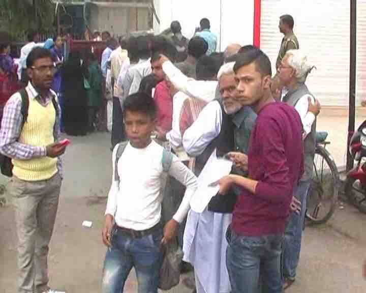 आगे की स्लाइड्स में देखें कैसा रहा आज देश की जनता का हाल.