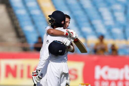 इंग्लैंड के 3 बल्लेबाज़ों(जो रूट, मोईन अली और बेन स्टोक्स) ने इस पारी में शानदार शतक भी लगाया. 