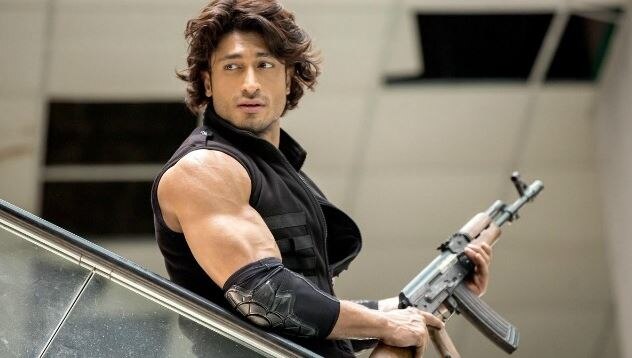 Know Reviews Of Commando 2 REVIEW :  समीक्षकों की नजर में जानिए कैसी फिल्म है 'कमांडो 2'?