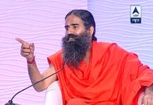 2000 के नोट से रामदेव का परहेज़, बोले- \'ये नोट या तो ना लाएं या कम लाएं\'