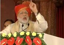 मोदी का राहुल पर निशाना, \'घोटाला करने वाले नोट बदलने के लिए लाइन में खड़े\'