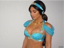 सात साल पुरानी ड्रेस फिर से पहने किम ने बटोरी सुर्खियां