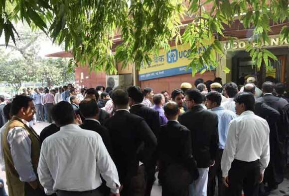 ये पहली बार नहीं है इससे पहले चेन्नई बाढ़ में भी सोशल मीडिया ने लोगों की बड़ी मदद की थी. प्राकृतिक आपदाओं में भी सोशल मीडिया आम लोगों की मदद के लिए सामने आता है. हालांकि सोशल मीडिया से मिली इस जानकारी को आप एकबार खुद से जांच लें. ये आप के लिए बेहतर होगा.