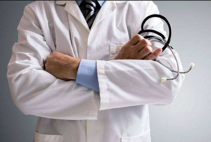 बैड लाइफ स्टाइल यानी किडनी की समस्या - एबीपीन्यूज से बातचीत के दौरान सफदरजंग अस्पताल के हेड ऑफ मेडिसिन डिपार्टमेंट के डॉ. दलिप कुमार ने बताया कि इस समय हॉस्पीटल में बहुत से मरीज किडनी की प्रॉब्लम लेकर आ रहे हैं. डॉ. आगे कहते हैं कि किडनी फेल होने या किडनी की समस्या का कारण कोई गंभीर बीमारी नहीं बल्कि बैड लाइफ स्टाइल भी है. डॉ. दलिप ने एबीपीन्यूज को किडनी खराब होने के कई कारणों के बारे में बताया.