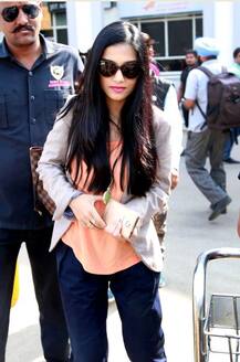 IN PICS: जोधपुर एयरपोर्ट पर कैमरे में कैद हुए टीवी के दिग्गज कलाकार !