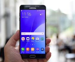 सैमसंग गैलेक्सी A7 (2017) में होगा 16MP फ्रंट कैमरा और वाटर डस्ट रेसिस्टेंट!