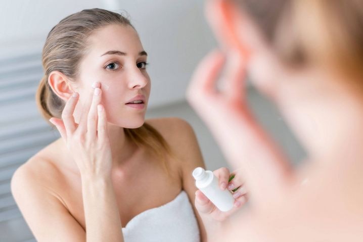 skin care tips use apple face pack for glowing skin Skin Care Tips: मुलायम आणि चमकदार त्वचा हवीये? वापरा अ‍ॅप्पल फेस पॅक, जाणून घ्या तयार करण्याची सोपी पद्धत