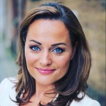 लाइव शो के दौरान एंकर को हुआ लेबर पेन, दिया बेटे को जन्म