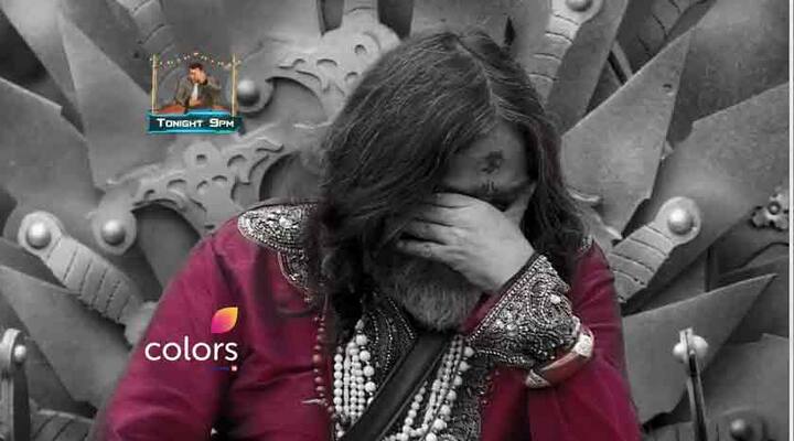 इसके बाद बाबा ने कहा- इन लोगों ने कितनी गंदी-गंदी गालियां दी हैं मुझे. घर में कोई बूढा पागल हो जाता है तो क्या उसे मार दिया जाता है. ये मुझे सिर्फ गाली दे रहे हैं, अपमानित कर रहे हैं. इसके बाद बाबा रोने लगे और पूछा कि क्या मैं इसके लिए यहां आया हूं. 