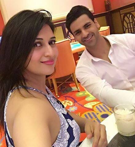 दिव्यांका ने अपने गुस्से को जाहिर करते हुए लिखा, “चुप रहो, तुम लूज़र (हारे हुए) हो. जब तुम हमें ठीक से जानते तक नहीं तो मेरी तरफदारी करने की कोई जरुरत नहीं. तुम लोगों के पास कोई काम नहीं है बस ध्यान आकर्षित करने के लिए ये सब करते हो.”