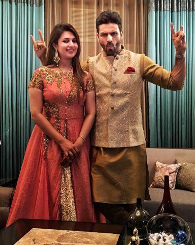 “हमे पसंद करते हो तो यहां रहो! पसंद नहीं करते हो तो हमारे पोस्ट पर ऐसी हरकत करने की कोई जरूरत नहीं है.”