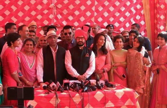 इस दौरान सुपरस्टार आमिर खान ने कहा कि वह प्रधानमंत्री के नोटबंदी के कदम से प्रभावित नहीं हुए हैं क्योंकि उनका सारा पैसा बैंकों में सुरक्षित है.