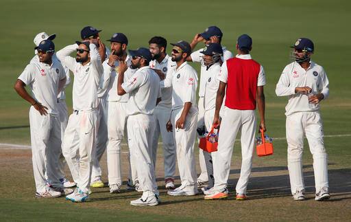 भारत और इंग्लैंड के बीच वाइज़ेग में खेले जा रहे दूसरे टेस्ट मुकाबले में टीम इंडिया जीत से 8 विकेट दूर है जबकि उसके पास इसे हासिल करने के लिए आज अंतिम दिन बाकी है.