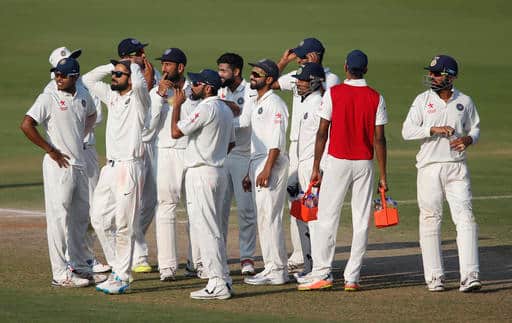 भारतीय टीम ने मेहमान इंग्लैंड के सामने चौथी पारी में 405 रनों का विशाल लक्ष्य खड़ा किया था, जिसके जवाब में आखिरी अपडेट मिलने तक मेहमान टीम अपने 8 विकेट गंवा चुकी है.