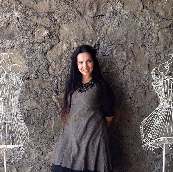 श्रद्धा का पहले के लुक और आज के लुक में बहुत अंतर आ गया है. आज श्रद्धा फैशन के क्षेत्र में बड़ा नाम बन गई हैं.