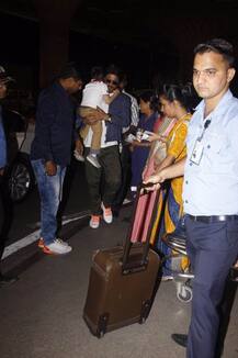 लाख छुपाते रहे शाहरुख लेकिन एयरपोर्ट पर कैमरे में कैद हो गई अबराम की क्यूटनेस