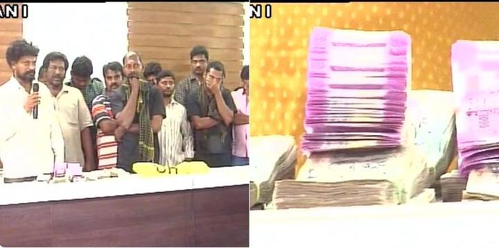 वहीं ये तस्वीरें आंध्र प्रदेश से आ रही हैं. बीते आठ नवंबर को पीएम में नोटबंदी की घोषणा की थी. इसे काले धन पर सर्जिकल स्ट्राइक करार दिया गया था. लेकिन कई ऐसी ख़बरें आ रही हैं जिससे लग रहा है कि काला धन बीमारी का लक्ष्ण भर है, जबकि बीमारी तो भ्रष्टाचार है. 