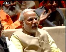 फिर भावुक हुए पीएम मोदी, कहा- नोटबंदी को सर्जिकल स्ट्राइक का नाम ना दें