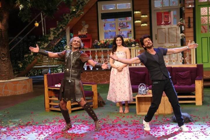 तस्वीरों में देखने से पता चलता है कि सुनील ग्रोवर आने वाले इस एपिसोड में यूनान के किसी योद्धा के किरदार में नजर आएंगे.
