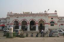 फैजाबाद: रेलवे स्टेशन पर लंबी सीढ़ियों से जल्द मिल जाएगी निजात