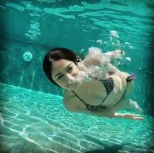 चार मिलियन फॉलोअर्स पूरे होने पर इलियाना ने पोस्ट की अंडर वॉटर तस्वीरें