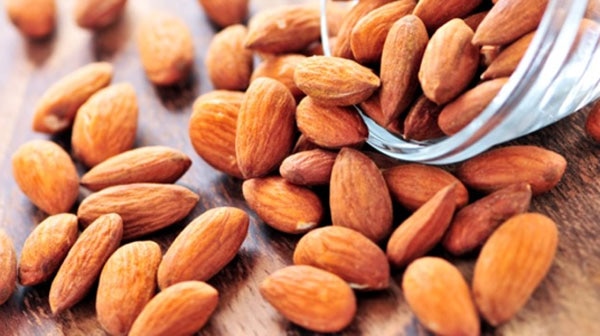 Parenting Tips: Know Benefits Of Including Almonds In Your Child's Diet Parenting Tips: Know Benefits Of Including Almonds In Your Child's Diet