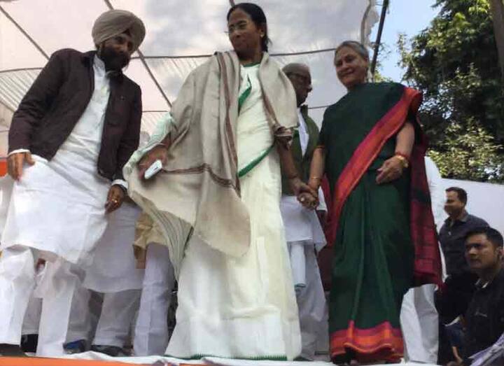 बॉलीवुड की दिग्गज अभिनेत्री जया बच्चन ने कहा कि पीएम के इस फैसले के 50 दिन बाद हमारा देश स्वर्ग बन जाएगा और हम सभी स्वर्गवासी. आगे जानें, जया बच्चन ने और क्या कहा है?