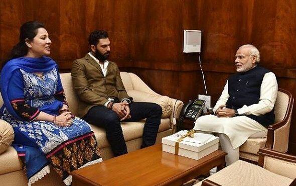 युवराज हाल ही में संसद भवन में PM मोदी को भी शादी का कार्ड देने के लिए पहुंचे थें.