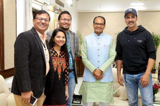 शिवराज से मिलने के लिए आर बाल्की भी अक्षय के साथ गए थे.