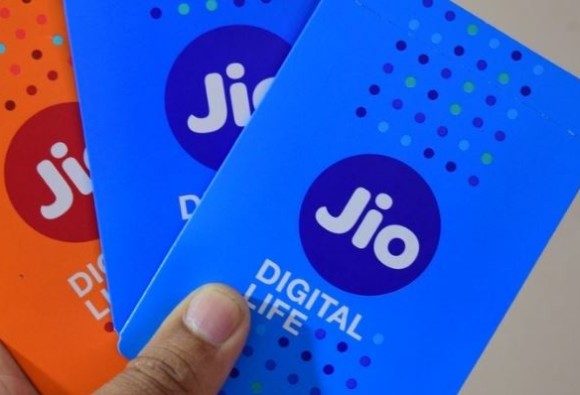 रिलायंस Jio के यूजर का आया  27,718 रुपये का बिल, जानें पूरा सच!
