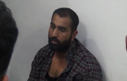 परविंदर सिंह ने पुलिस को बताया है कि नाभा जेल पर हमले के दौरान उसके साथ पंजाब का कुख्यात गैंगस्टर प्रेमा था. ये वही प्रेमा था, जिसने करीब 8 महीने पहले परविंदर सिंह को जेल से भागने में मदद की थी. पुलिस के मुताबिक उसी अहसान का बदला उतारने के लिए परविंदर ने प्रेमा से वादा किया था कि वो नाभा जेल में बंद उसके साथियों को बाहर निकालने में मदद करेगा...आगे पढ़ें...