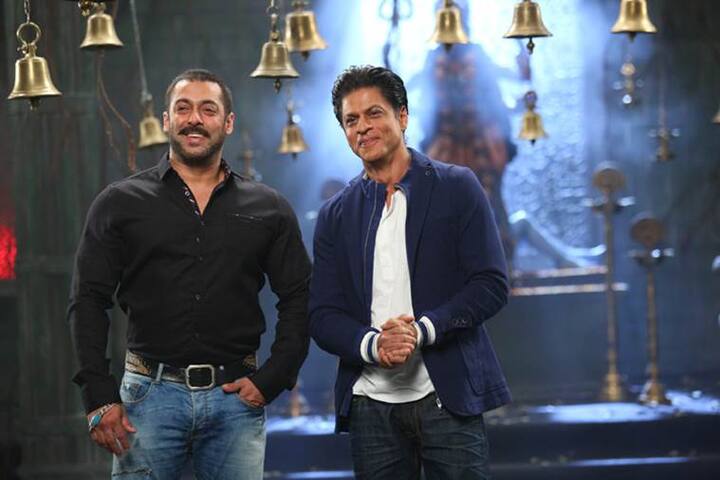 आपको बता दें कि फिल्म का नाम अभी तय नहीं हो पाया है. ट्विटर पर सलमान, शाहरुख, अनुष्का और करण जौहर फिल्म के नाम के लिए एकदूसरे/फैंस से सुझाव मांग रहे हैं. 