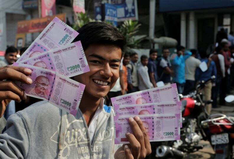 आज से ATM से निकलेंगे 4500 रुपए, बैंक से पैसे निकालने की सीमा में बदलाव नहीं
