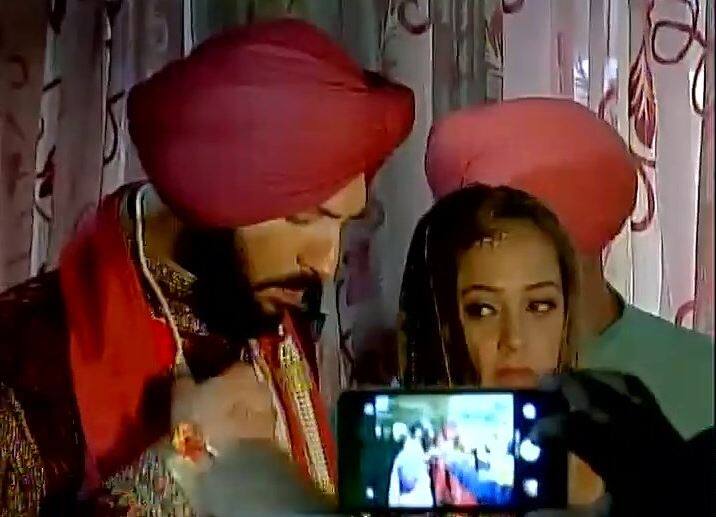 पंजाब के फतेहगढ़ साहब के दुफेरा साहिब गुरुद्वारे में युवराज सिंह और हेजल कीच गुरुग्रंथ साहिब के फेरे लेकर हमेशा के लिए एक-दूसरे के हो गए.