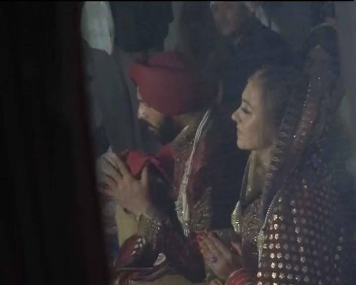 युवराज सिंह ने बहुत ही सादगी और पारंपरिक रीति रिवाजों के साथ शादी की.