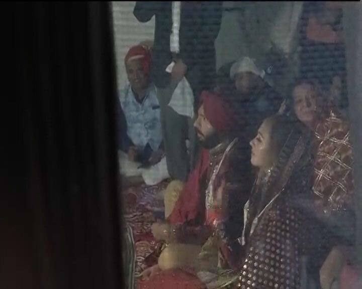 गुरुद्वारे में शादी के बाद रात में युवराज के चंडीगढ़ वाले घर में डिनर पार्टी रखी गई है. डिनर पार्टी में युवराज का परिवार और करीबी दोस्त रहेंगे.