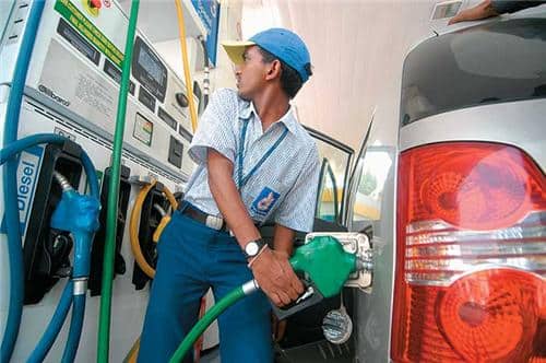 Discount On Cashless Transaction At Petrol Pumps To Start From Tonight आज रात 12 बजे से पेट्रोल पंप पर कैशलेस ट्रांजेक्शन में मिलेगी 0.75% की छूट