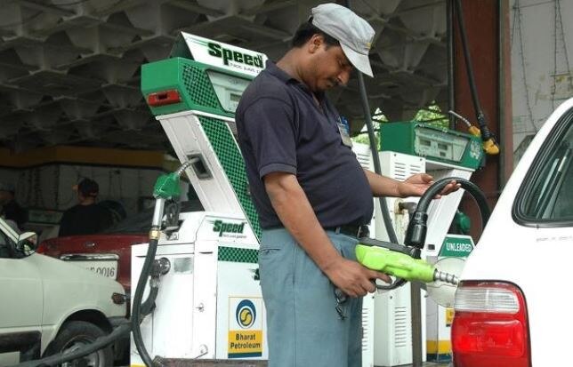Vat Reduced 6 Percent In Goa Petrol Prices Dip To 60 Rupees गोवा में पेट्रोल पर वैट की दर में 6% की कमी, 60 रुपये लीटर हुआ पेट्रोल