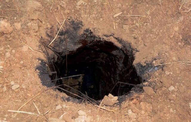 The tunnel has been revealed in Pakistan under supervision of Jaish and Hizbul terrorist खुफिया एजेंसियों को LOC पर पाकिस्तानी घुसपैठ की नयी चाल का पता चला, JeM और हिजबुल के आंतकी खोद रहे हैं सुरंग