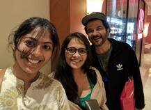 नोटबंदी: एटीएम की लाइन में फैंस के साथ सेल्फी लेते नजर आए बॉलीवुड एक्टर अनिल कपूर!