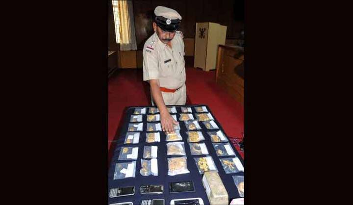 यहां पुलिस ने 2000 के नोटों में 46 लाख रुपए जब्त किए हैं.