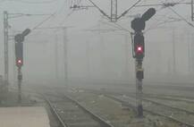 इलाहाबाद: कोहरे से थमी ट्रेनों की रफ़्तार, 40 घंटे तक की देरी से चल रही गाड़ियां